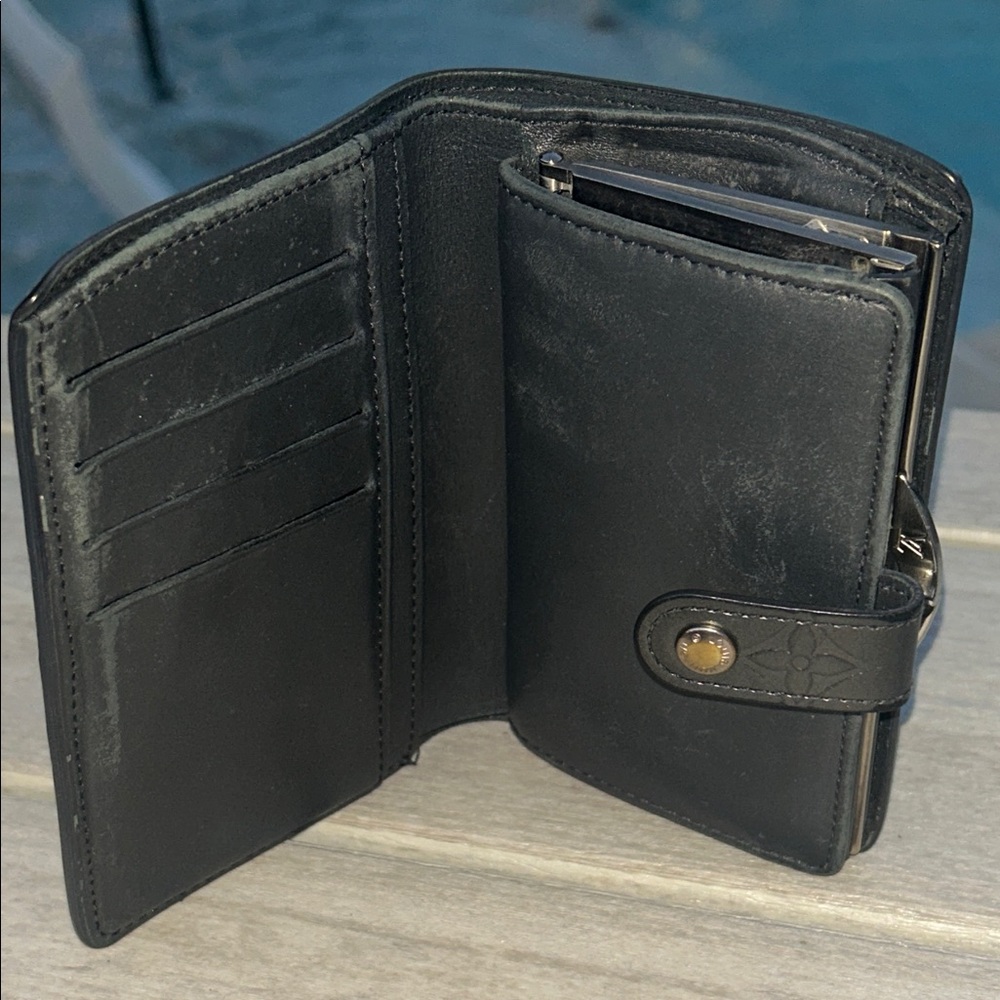 Louis Vuitton Matte Gray Vernis Kisslock Wallet - Picture 4 of 6
